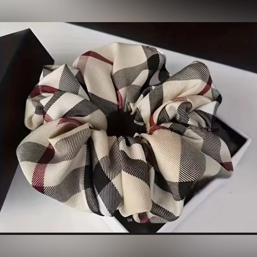 NEW Designer-Style NovaCheck Plaid Bow Hair Band Scrunchie